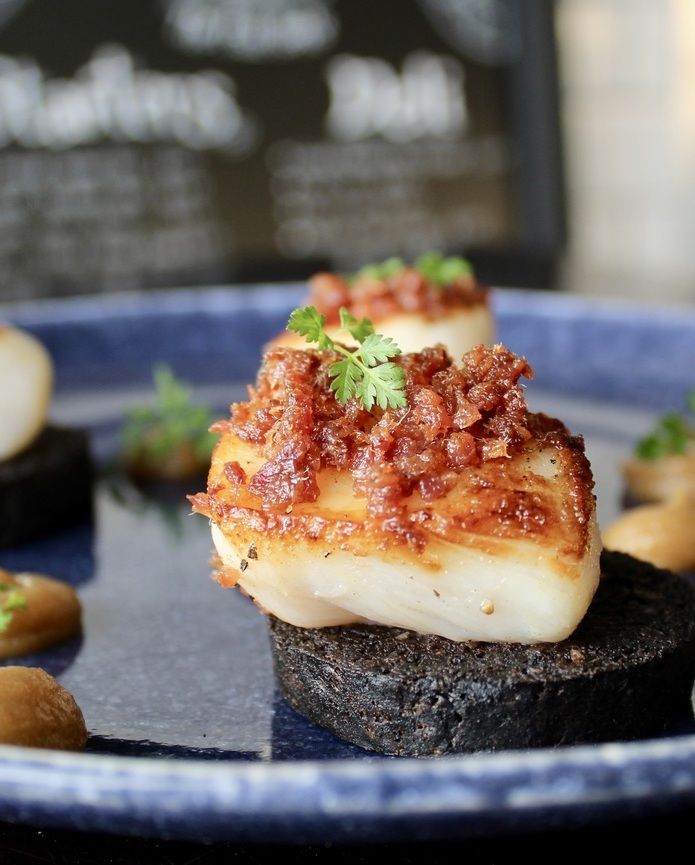 Seared Barra Scallops & Stornoway Black Pudding
